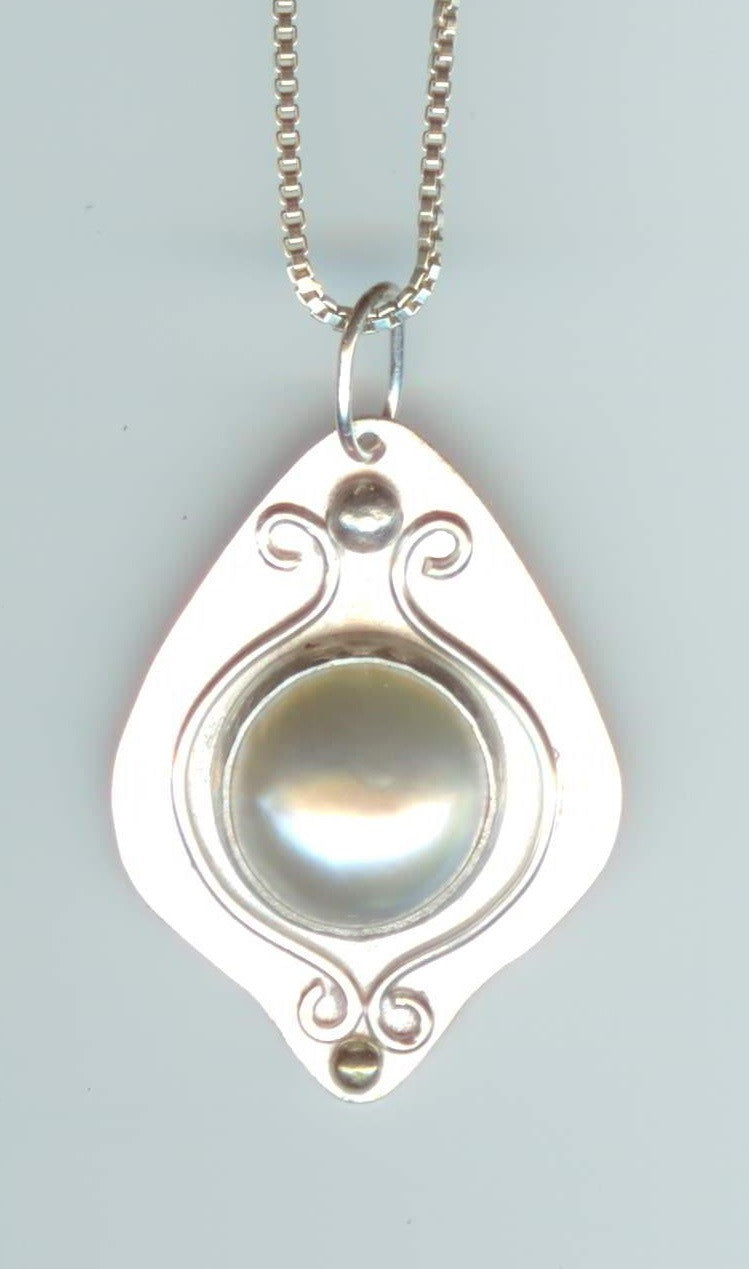 Mabe Pearl Necklace (Pendant + Chain) in Sterling Silver – Sunaka Jewelry